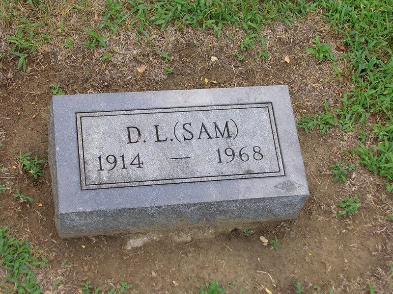 D.L.(Sam) BENNINGTON Grave Photo