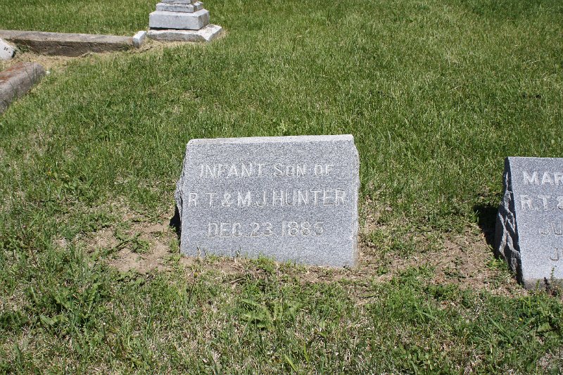 Infant HUNTER Grave Photo